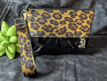 Load image into Gallery viewer, Handmade Wristlet