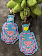 Load image into Gallery viewer, Keychains - vinyl